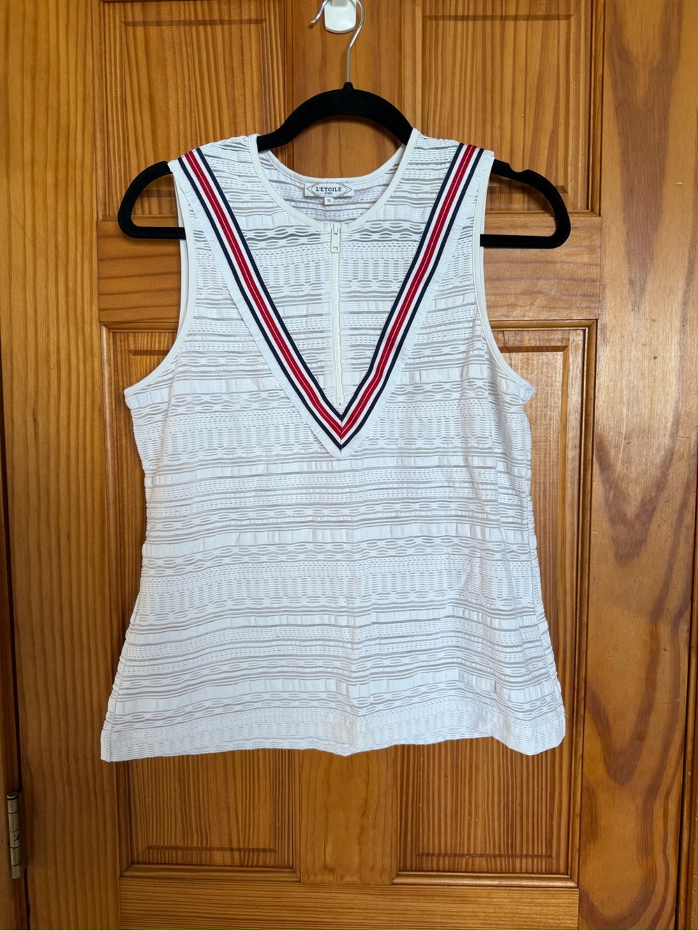 L’Etoile Sleeveless V-Neck Knit Top with Trim, Size Large